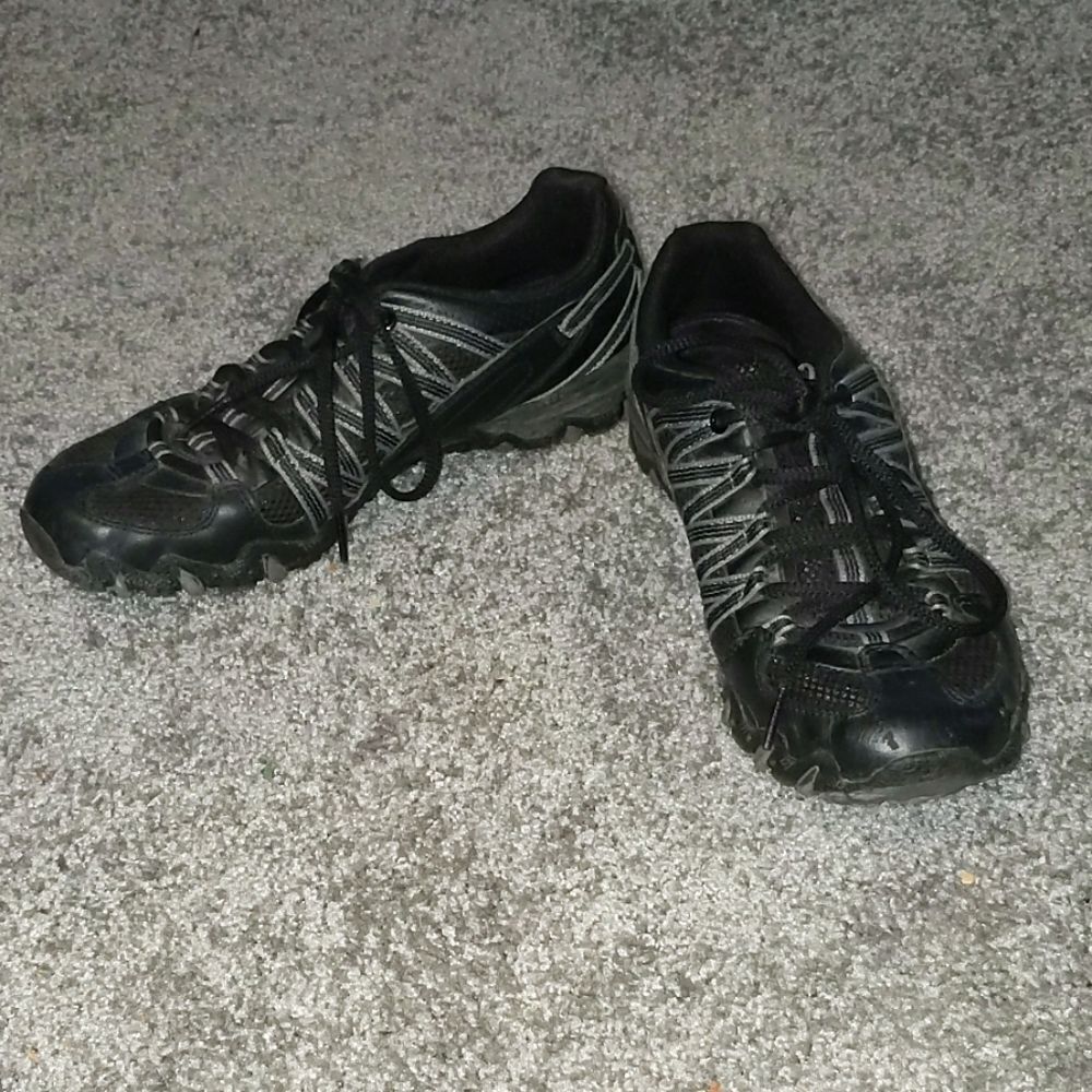 Skechers black sneakers Sz 8.5